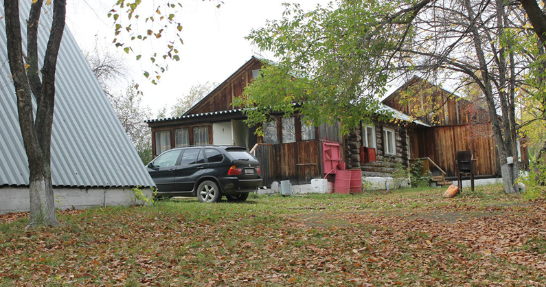 Проживание в финском, рыбацком или щитовом домике, а также размещение палатки на территории базы отдыха «Калдинка», на берегу озера Калды.