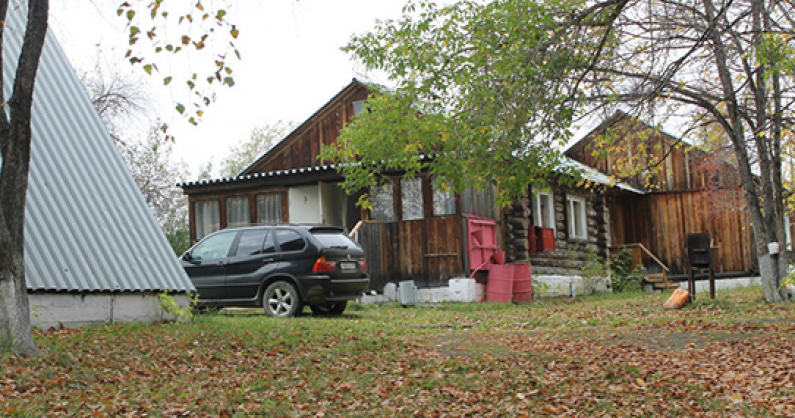 Проживание в финском, рыбацком или щитовом домике на базе отдыха «Калдинка», на берегу озера Калды.