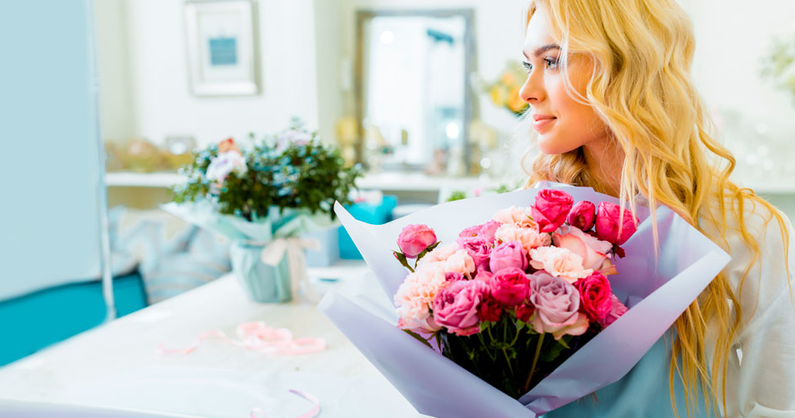 Розы, герберы, тюльпаны, лилии, альстромерии, гвоздики и букеты от салона цветов «БукетЭль».