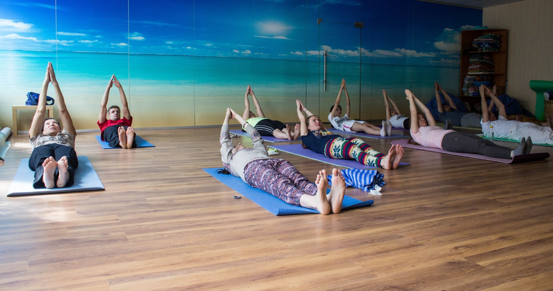 Занятия по направлениям йога для стройности, йога23, остеокинезис, оздоровительная гимнастика в студии йоги «Гаруда».