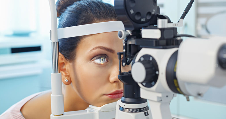 Диагностика рефракции глаз в клинике глазной микрохирургии «Независимость».