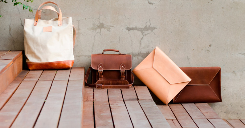 Ассортимент сумок, клатчей, портфелей для мужчин и женщин в сети магазинов «Jako».