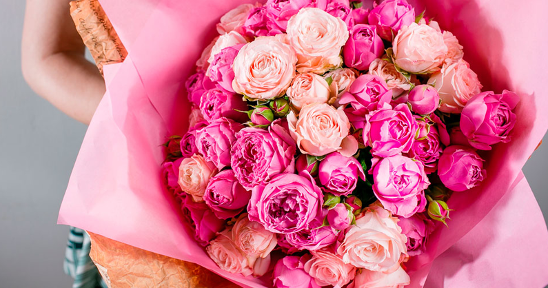 Розы, герберы, тюльпаны, лилии, альстромерии, гвоздики и букеты от цветочной лавки «БукетЭль».