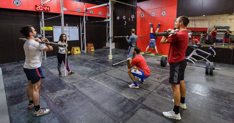 Занятия в тренажерном зале, а также занятия по направлению «CrossFit» в центре физической подготовки «UralStrong».