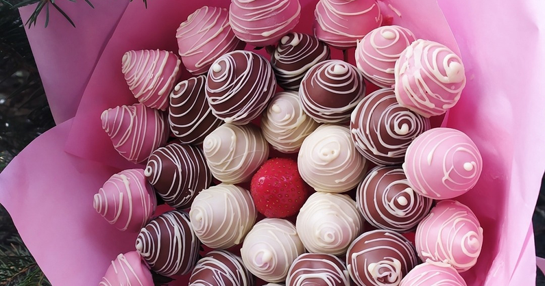 Композиции из клубники в шоколаде от компании «Candy Berry».