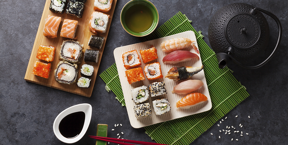 Вкуснейшие сеты от службы доставки суши "KATSURA". 