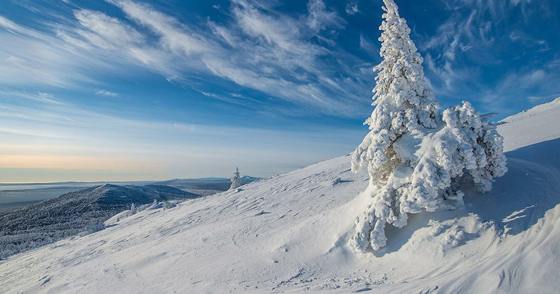 Черная скала фото