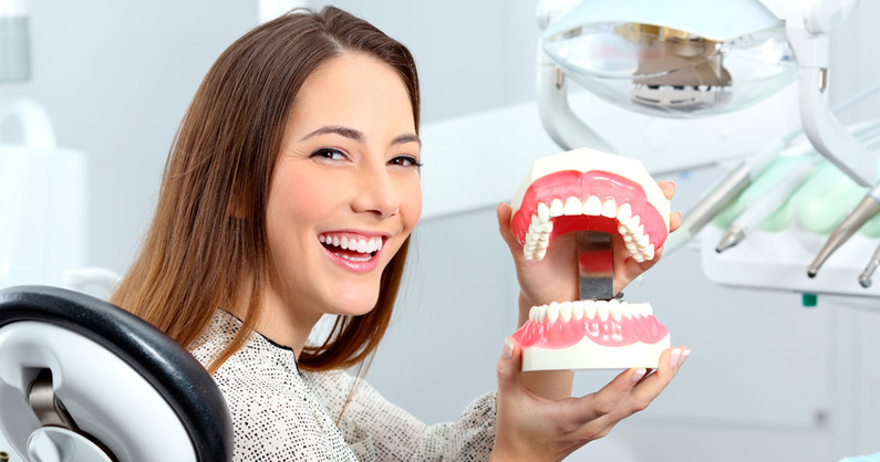 Лечение кариеса, удаление зуба, установка коронки, винира, зубного имплантата в стоматологии «Здравница».