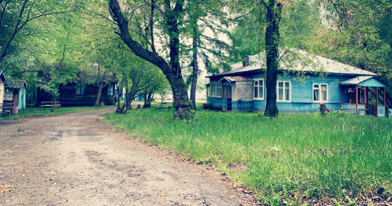 Проживание в домиках на любое количество дней на базе отдыха «Росинка», на берегу озера Кумкуль.