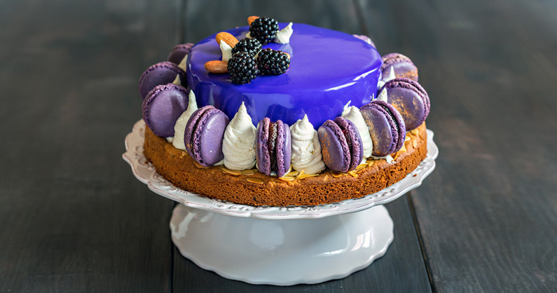 Пирожные «Макарон», десерты в стаканчиках, муссовые пирожные и торты, свадебные торты от кондитерской «BUSHE».