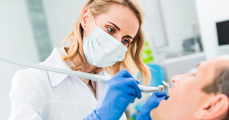 Лечение кариеса, профессиональная гигиена полости рта в стоматологии «Аквамарин».