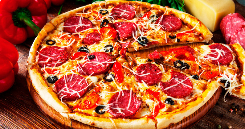 Ассортимент пирогов и пиццы от ресторана доставки «Неаполь».