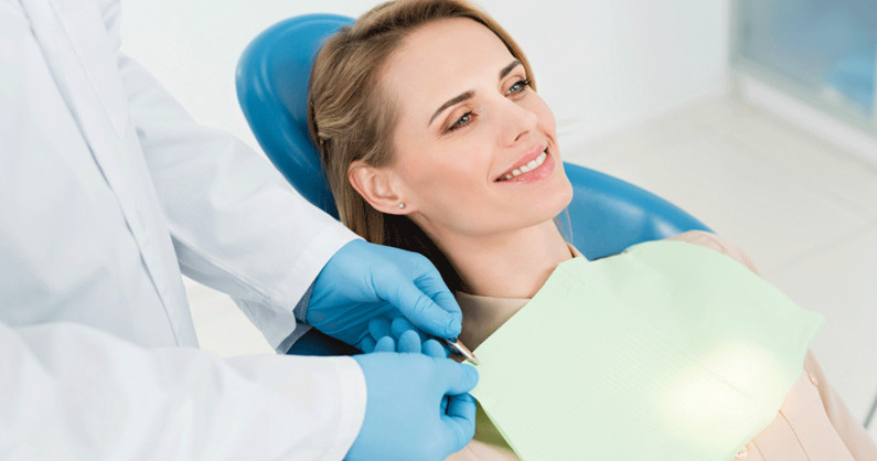 Лечение кариеса любой сложности, профессиональная гигиена полости рта с Air Flow, удаление зуба, установка скайса-стразы в стоматологии «Агат».