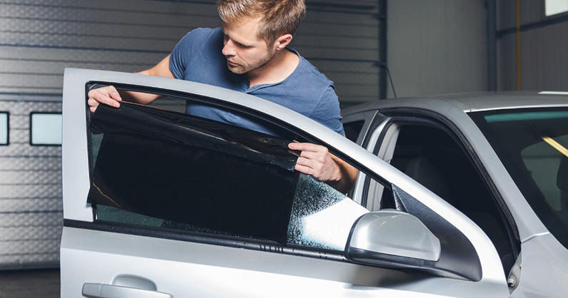 Тонирование стекол автомобиля энергосберегающей пленкой, защита автомобиля от сколов и царапин от компании «TonerTop».
