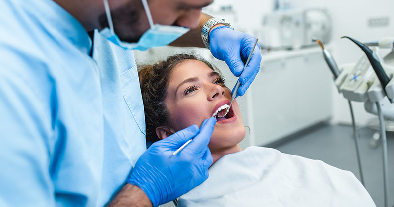 Лечение пульпита, кариеса, гигиена полости рта, реставрация зубов, удаление зуба, установка коронки, консультация стоматолога-ортопеда в стоматологическом кабинете «Медея».