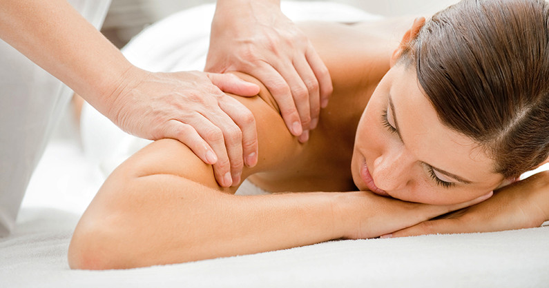 Подарочные сертификаты, испанский, расслабляющий, спортивный, миофасциальный, классический массаж, «Ручная липосакция» в студии массажа «Profi».