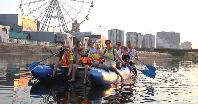 Вечерний сплав по реке Миасс в центре Челябинска от турклуба «ЭВЕРЕСТ».