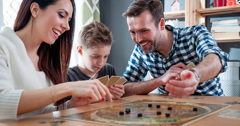 Прокат настольных игр от компании «Meeple time».