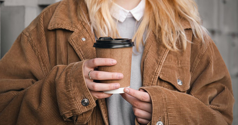 Эспрессо, американо, флэт уайт, капучино, латте, раф, чай, какао в кофейне «Может, кофе?».