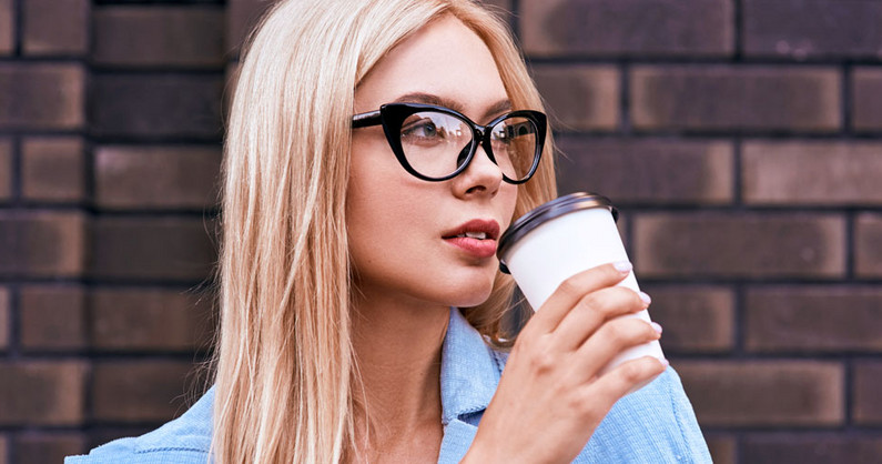 Эспрессо, американо, флэт уайт, капучино, латте, раф, чай, какао в кофейне «Может, кофе?».