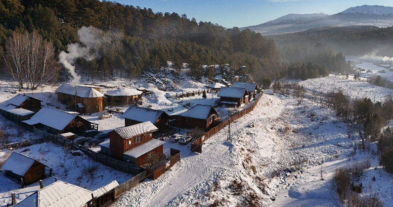 Проживание в таунхаусе, избе, номере «Мельница» в горном приюте «Тайга», у подножия горы Иремель.