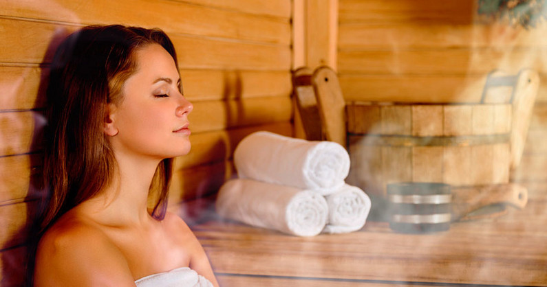 Бассейн, финская парная, банкетный зал, массажное кресло, ушат бодрящей воды, бильярд, аэрохоккей, караоке в сауне «Триумф».