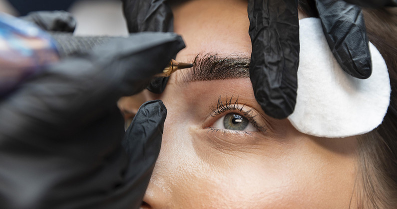 Перманентный макияж век, бровей и губ, биоревитализация, увеличение губ, коррекция носогубной складки, подбородка, ботулотоксин, лифтинг, пилинг в домашней студии «Parshina.beauty».