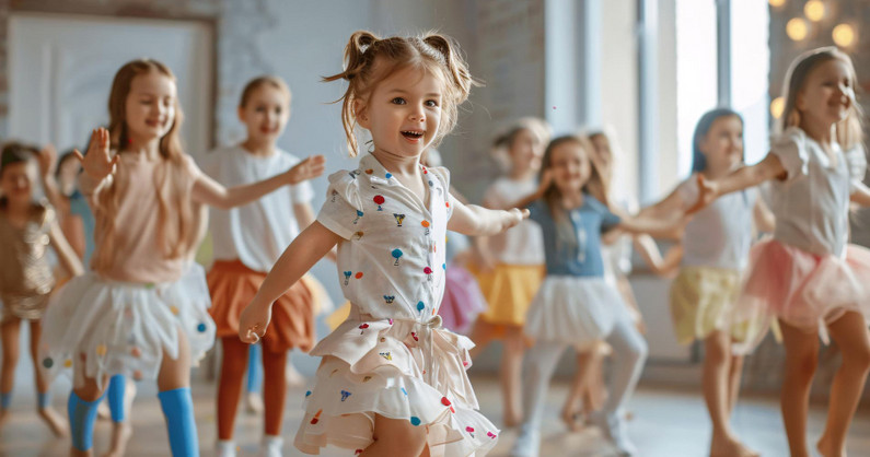 Театр танца «Пульсар»: бесплатное занятие и абонемент на 8 занятий танцами для детей.