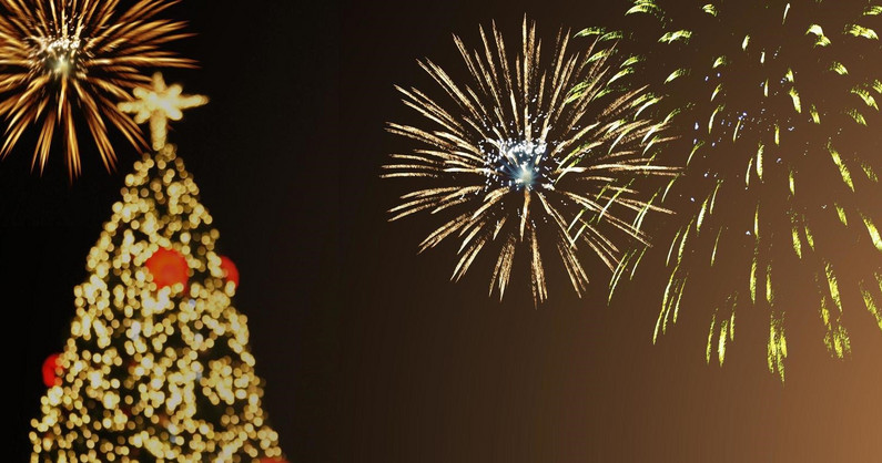 Салюты, фонтаны, ракеты,  фейерверки, петарды, римские свечи, бенгальские огни, хлопушки, серпантин, дымные фонтаны, цветы и шары в магазине пиротехники «Русский Фейерверк Урал».