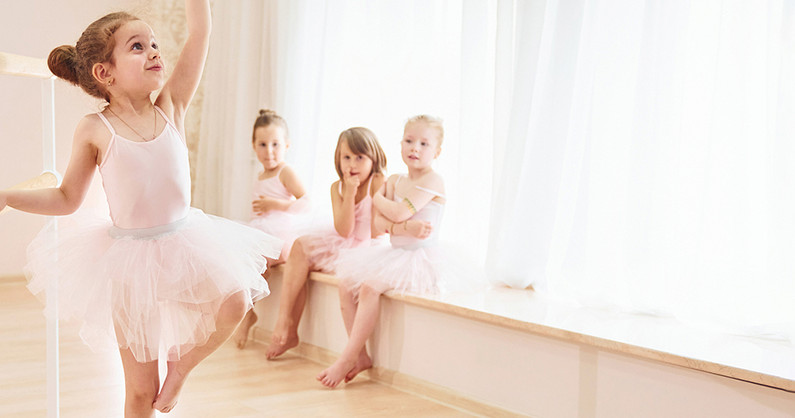 Школа балета и современного танца «Lotos»: бесплатное занятие и абонементы.