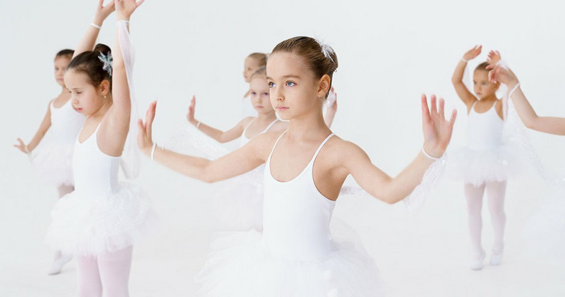 Школа балета и современного танца «Lotos»: бесплатное занятие и абонементы.