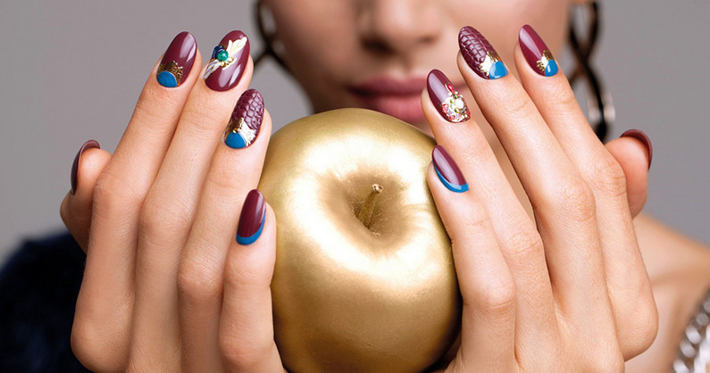 «Студия красоты»: маникюр, аппаратный Smart-педикюр, экспресс-педикюр, покрытие ногтей гель-лаком, укрепление ногтей каучуковой базой, перманентный макияж век и губ.