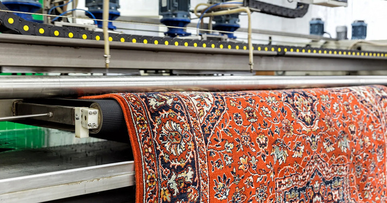 Профессиональная стирка ковров, удаление неприятных запахов с текстильных и ворсовых покрытий от клининговой компании «Мойдодыр».