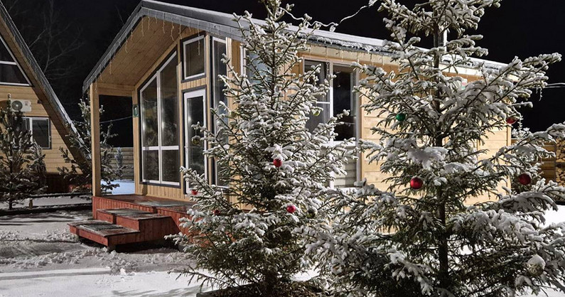 Гостевой комплекс «Усадьба на Главном»: аренда двухэтажных домов с теплым бассейном, в любой день недели, от 1-х суток.