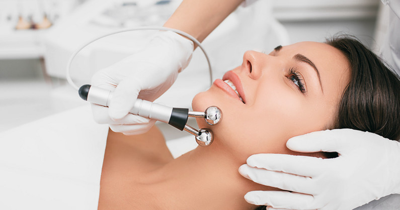 Увеличение губ, мезотерапия, лазерная эпиляция, чистки, УЗ-кавитация, RF-лифтинг, вибромассаж, массаж лица, биотоковая терапия, пилинги, фонофорез в студии косметологии Кристины Мангасарян.