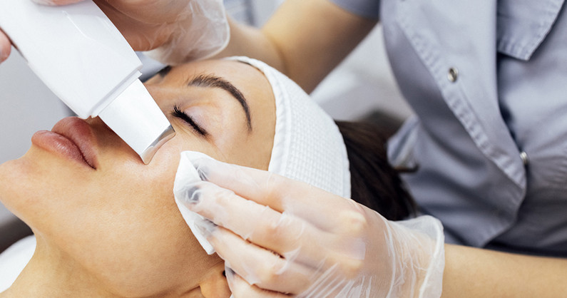 Увеличение губ, мезотерапия, лазерная эпиляция, чистки, УЗ-кавитация, RF-лифтинг, вибромассаж, массаж лица, биотоковая терапия, пилинги, фонофорез в студии косметологии Кристины Мангасарян.