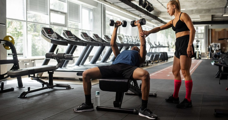 Безлимитные абонементы и пробное посещение тренажерного зала «Азимут-спорт».