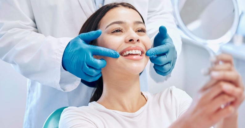 Профессиональная гигиена полости рта с Air Flow, консультация челюстно-лицевого хирурга, хирурга-имплантолога в стоматологии «Сити Дент».