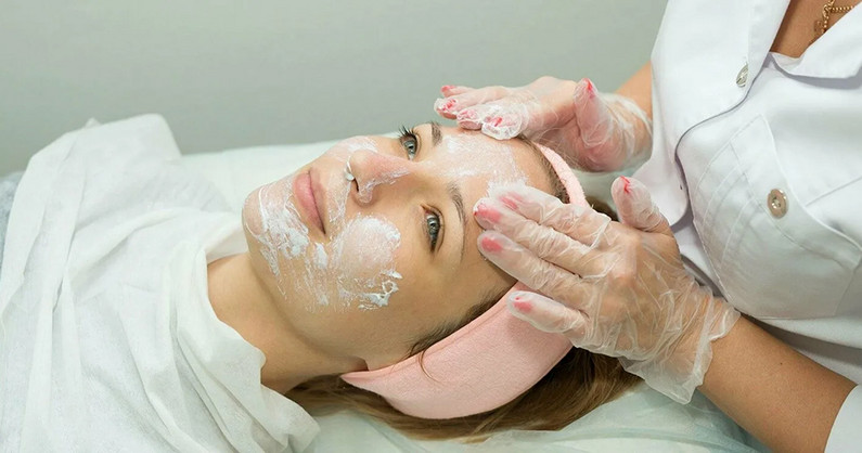 Оформление и окрашивание бровей, прокол ушей, удаление новообразований, RF-лифтинг, пилинги, комбинированная чистка лица, LPG-массаж в кабинете красоты Марины Моисеевой.