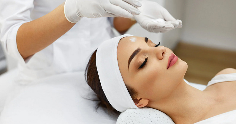 Оформление и окрашивание бровей, прокол ушей, удаление новообразований, RF-лифтинг, пилинги, комбинированная чистка лица, LPG-массаж в кабинете красоты Марины Моисеевой.