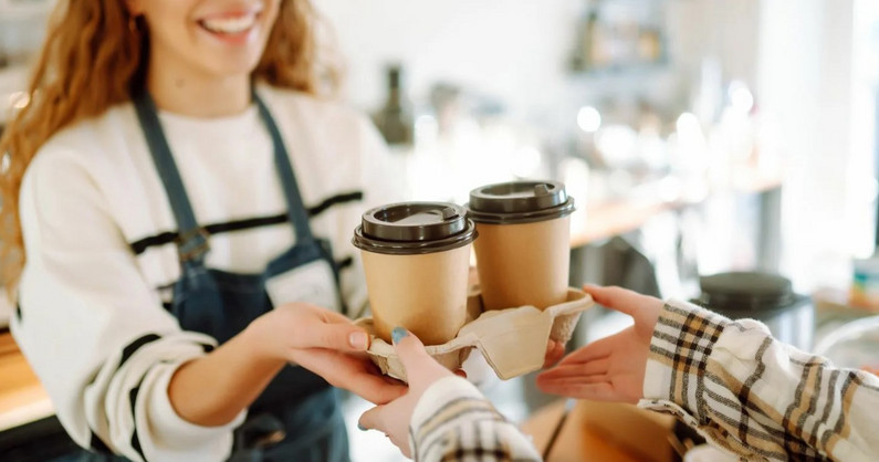 Эспрессо, американо, флэт уайт, капучино, латте, раф, чай, какао в кофейне «Может, кофе?».