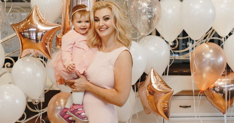 Композиции и букеты из шаров, коробки с сюрпризом, наборы шаров на выписку, наборы гелиевых шаров, фольгированные цифры и фигуры, латексные шары в студии воздушных шаров «Шар Шарыч».