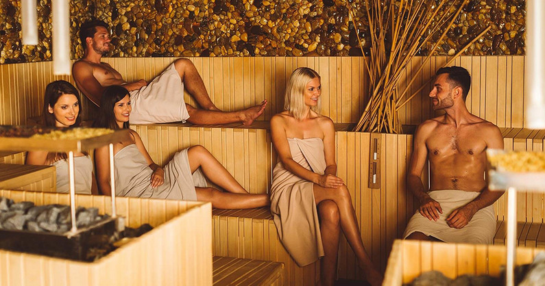 Бассейн, финская парная, банкетный зал, массажное кресло, ушат бодрящей воды, бильярд, аэрохоккей, караоке в сауне «Триумф».