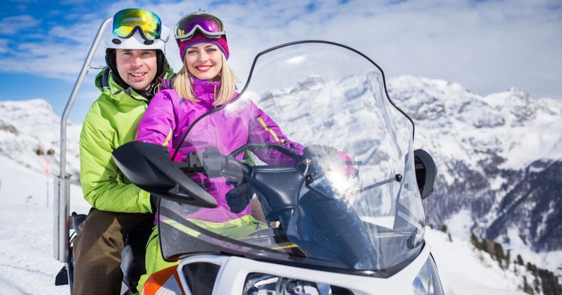 Пакеты «Умные будни» в «Глэмпинг N1» рядом с Солнечной Долиной: аренда уникальных видовых домов с посещением бани и катанием на снегоходах.