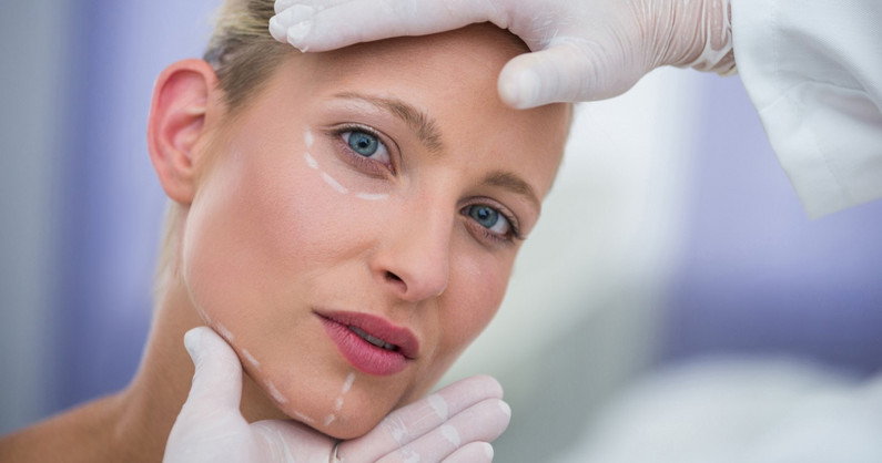 Перманентный макияж, биоревитализация, контурная пластика, увеличение губ, коррекция носогубной складки и подбородка, ботокс, лифтинг нитями, пилинг в студии «Parshina.beauty».