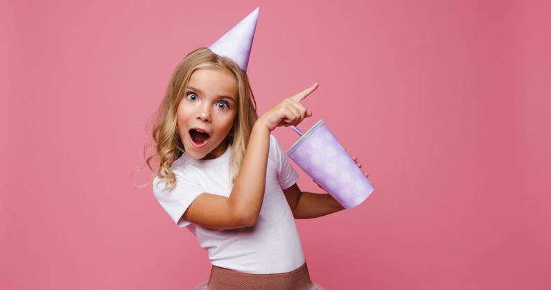 Студия праздников «Анимашки»: выездные поздравления и шоу с аниматором на детские праздники, дни рождения, свадьбы.