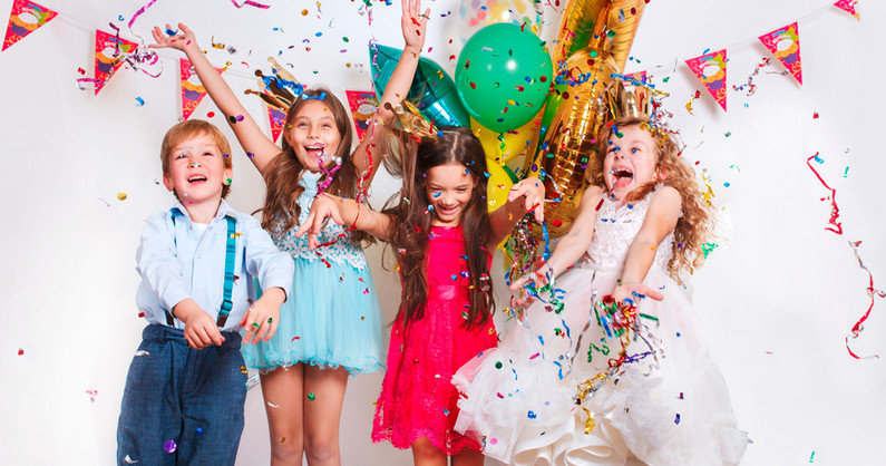 Студия праздников «Анимашки»: выездные поздравления и шоу с аниматором на детские праздники, дни рождения, свадьбы.
