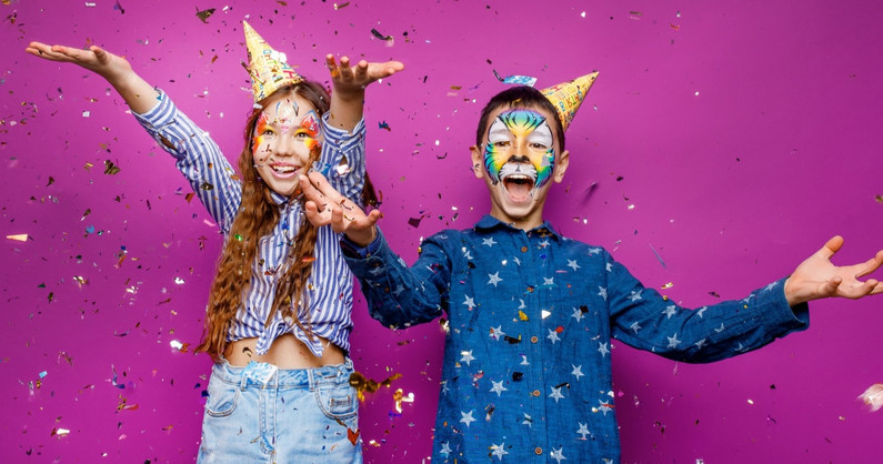 Студия праздников «Анимашки»: выездные поздравления и шоу с аниматором на детские праздники, дни рождения, свадьбы.