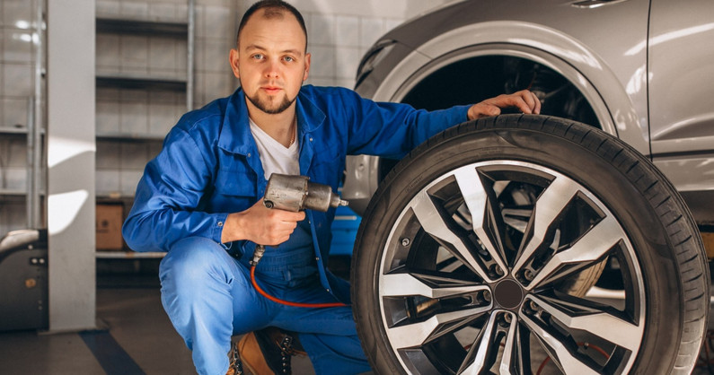 Шиномонтажная мастерская «Домкрат»: снятие, установка, монтаж, демонтаж, балансировка колес, установка вентиля, герметик, дископрав, пластырь и другие услуги.