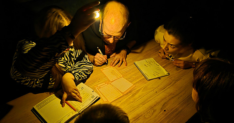 Квиз в темноте «Жутко-страшный квиз» от «IQUIZ».